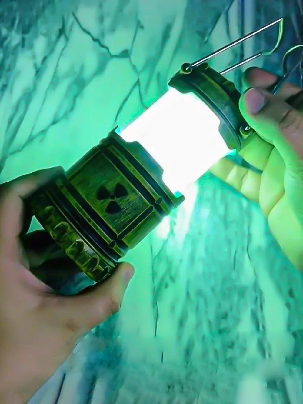 2025 New Cool Nuclear Reactor LED Night Light - Pull Light, Portable Hanging & Handheld Desk Lamp (Requires 3 AAA Batteries)